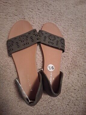 Bandolino Olive Laser-Cut Slide Sandals